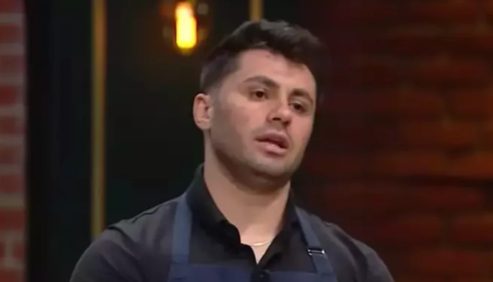 MasterChef’te kaptanlıktan kaçan Özkan hakkında bilinmeyenler herkesi şaşırttı! 5 Ekran Resmi 2025 11 24 19.53.26