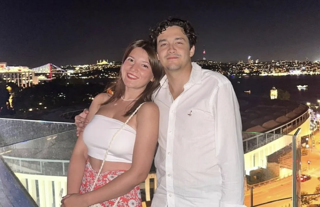 MasterChef 2025 Mert ve nişanlısının pozu gündem oldu! Sosyal medyadan yorum yağdı 5 Ekran Resmi 2025 11 25 17.51.23