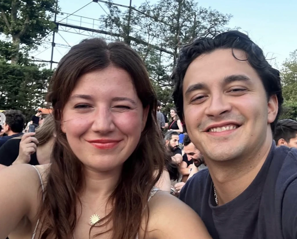 MasterChef 2025 Mert ve nişanlısının pozu gündem oldu! Sosyal medyadan yorum yağdı 6 Ekran Resmi 2025 11 25 17.51.42