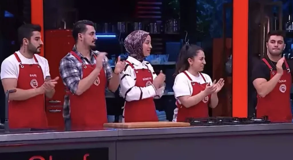 MasterChef 2025'in ilk ceket giyecek yarışmacısı ifşa oldu! İsmini duyunca çok şaşıracaksınız 9 Ekran Resmi 2025 11 28 12.45.19 2