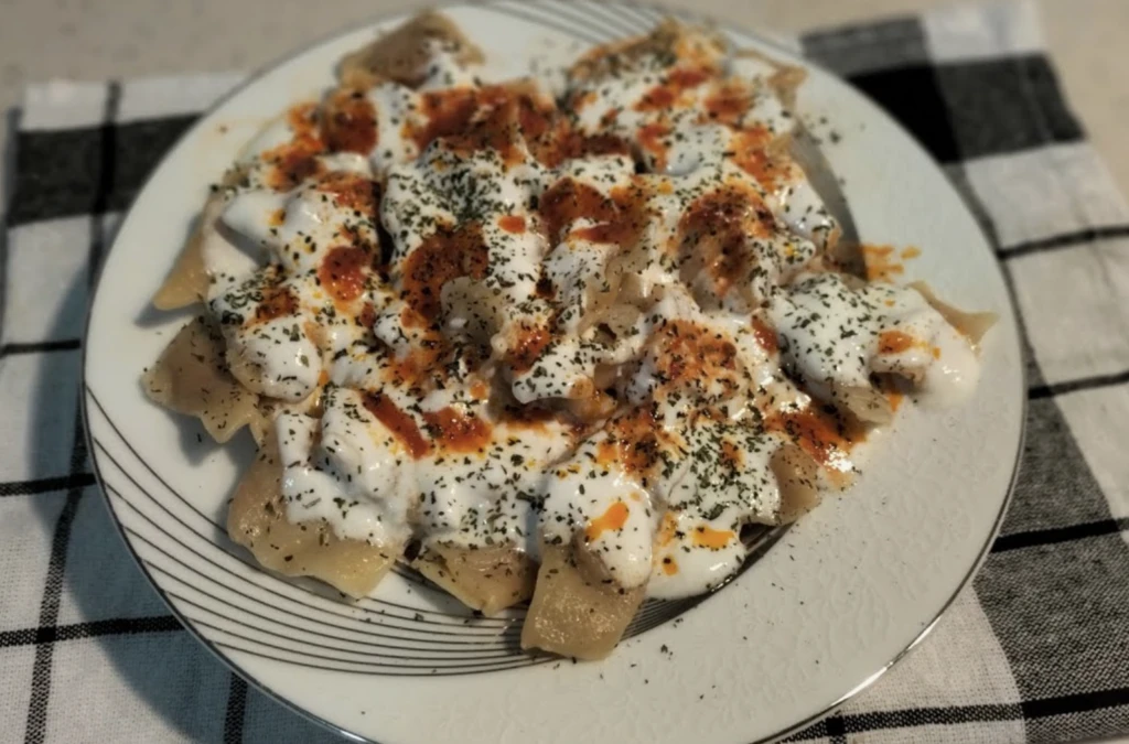 MasterChef konuğu Ömür Akkor'dan patatesli mantı tarifi! Herkes bu tarifin peşinde damak çatlatan lezzet 8 Ekran Resmi 2025 12 03 20.02.48