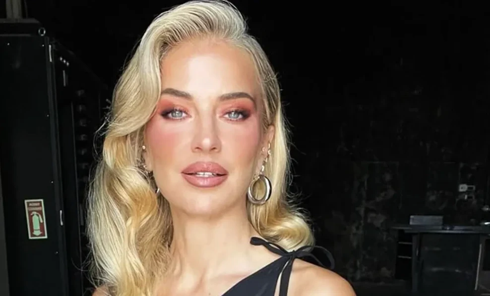 Burcu Esmersoy'dan EYT açıklaması! "Çok mutluyum" 8 Ekran Resmi 2025 12 03 22.30.47