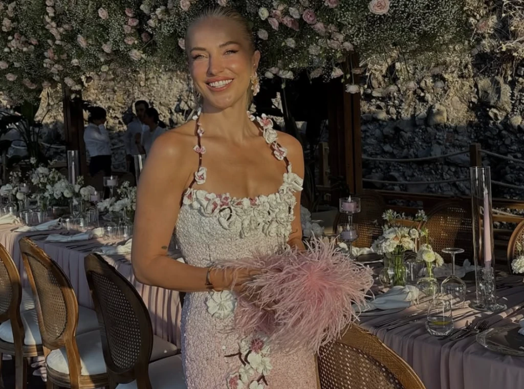 Burcu Esmersoy'dan EYT açıklaması! "Çok mutluyum" 4 Ekran Resmi 2025 12 03 23.46.55