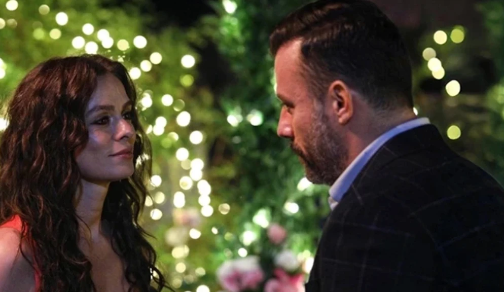 Özge Özpirinçci ve Salih Bademci'nin dizisi Sakıncalı'dan erken final kararı! Nedeni ortaya çıktı 6 Ekran Resmi 2025 12 04 19.32.53