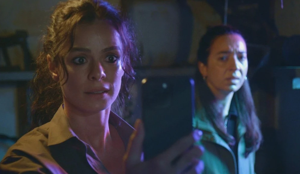 Özge Özpirinçci ve Salih Bademci'nin dizisi Sakıncalı'dan erken final kararı! Nedeni ortaya çıktı 9 Ekran Resmi 2025 12 04 19.33.13