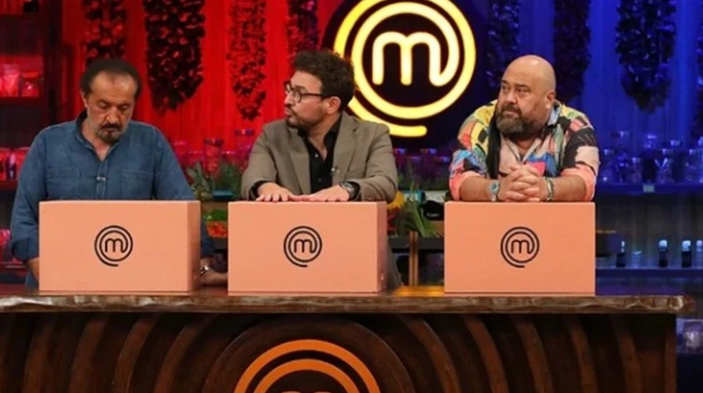 MasterChef finalistlerinden Sezer'in kaşık alan tabağına tepki yapıyor! Böyle rezalet olamaz 9 Ekran Resmi 2025 12 06 17.29.40 1