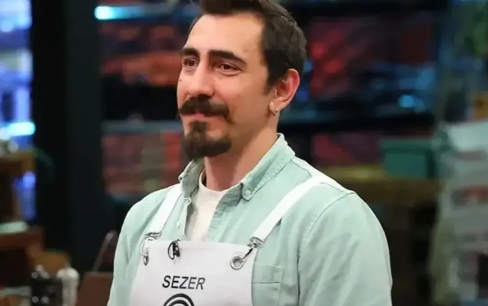 MasterChef 2025 Özkan Akan aslen nereli? MasterChef finalisti Özkan hakkında bilinmeyenler şaşırttı! 8 Ekran Resmi 2025 12 06 18.10.45