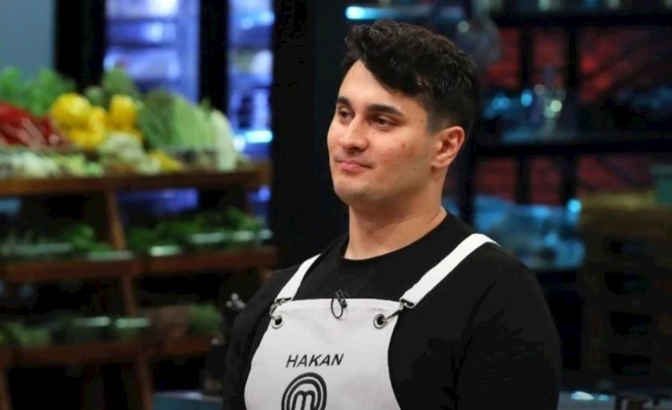 MasterChef 2025 Özkan Akan aslen nereli? MasterChef finalisti Özkan hakkında bilinmeyenler şaşırttı! 9 Ekran Resmi 2025 12 06 18.11.07