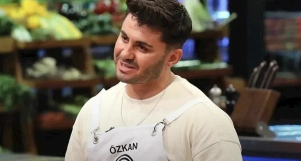MasterChef 2025 Özkan Akan aslen nereli? MasterChef finalisti Özkan hakkında bilinmeyenler şaşırttı! 4 Ekran Resmi 2025 12 06 22.55.35