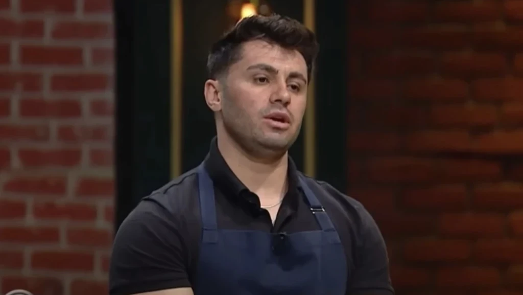 MasterChef 2025 Özkan Akan aslen nereli? MasterChef finalisti Özkan hakkında bilinmeyenler şaşırttı! 5 Ekran Resmi 2025 12 06 22.55.45