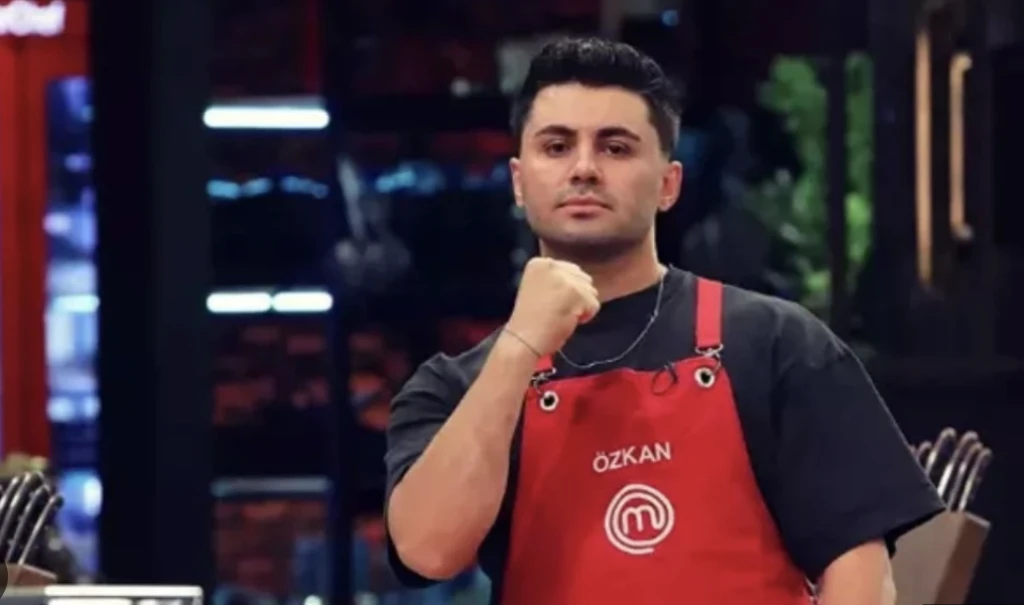 MasterChef 2025 Özkan Akan aslen nereli? MasterChef finalisti Özkan hakkında bilinmeyenler şaşırttı! 6 Ekran Resmi 2025 12 06 22.55.51