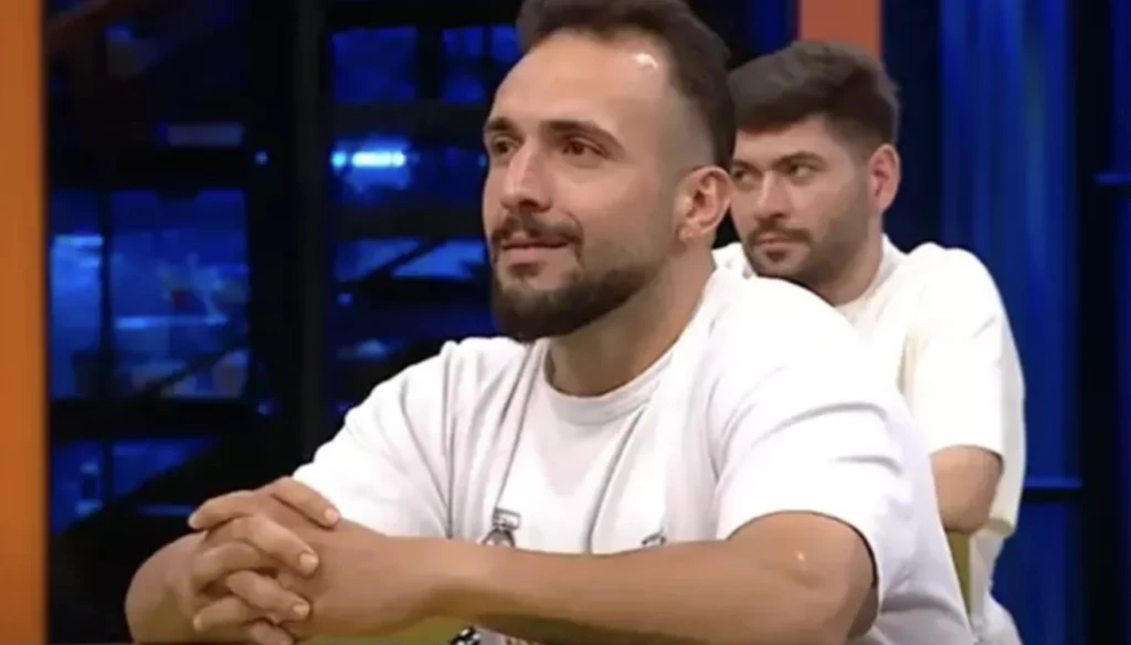 MasterChef All Star yarışmacısı Barbaros Yoloğlu evliliğini bitirdi! Dövmesindeki detay herkesin dilinde 6 Ekran Resmi 2025 12 08 19.52.54