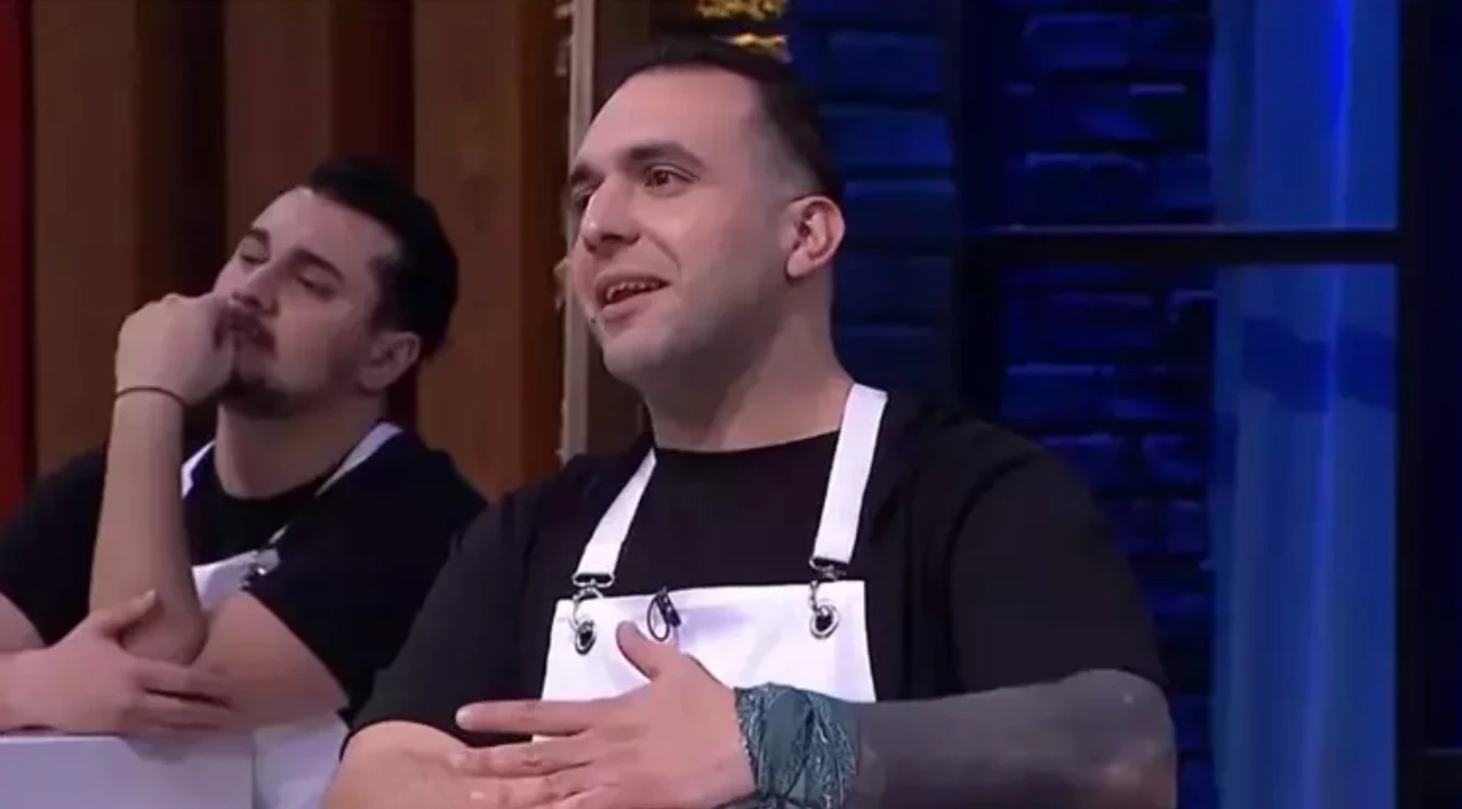 MasterChef All Star yarışmacısı Barbaros Yoloğlu evliliğini bitirdi! Dövmesindeki detay herkesin dilinde 5 Ekran Resmi 2025 12 08 19.53.05