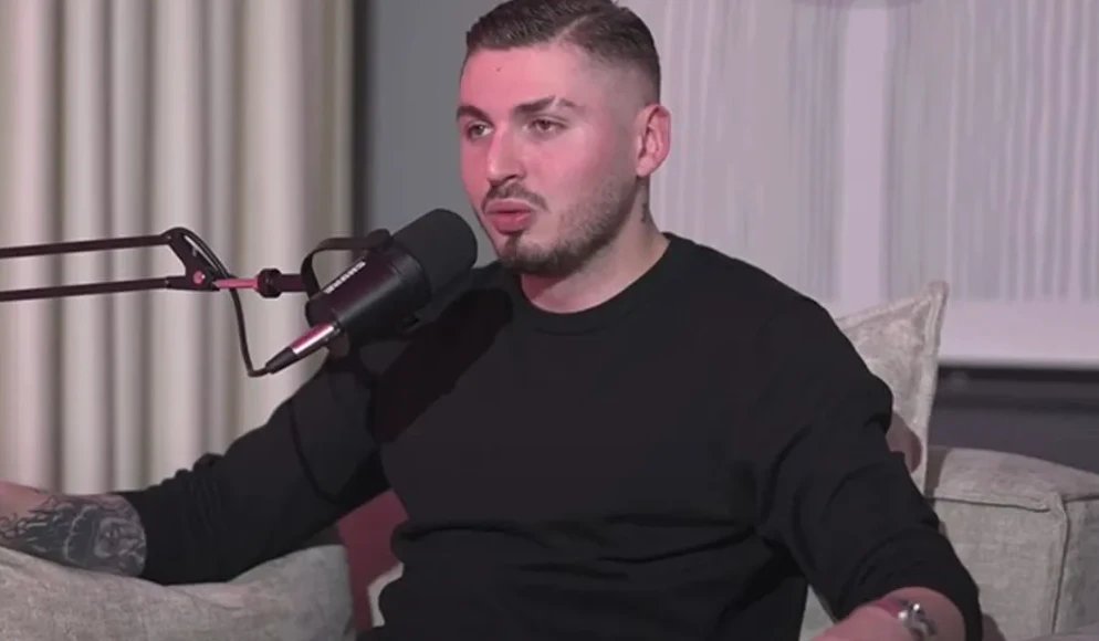 Blok3 kahvede kağıt oynarken görüntülendi! Milyonluk konserler iptal edildi, keyifler yerinde! 6 Ekran Resmi 2025 12 08 22.48.43