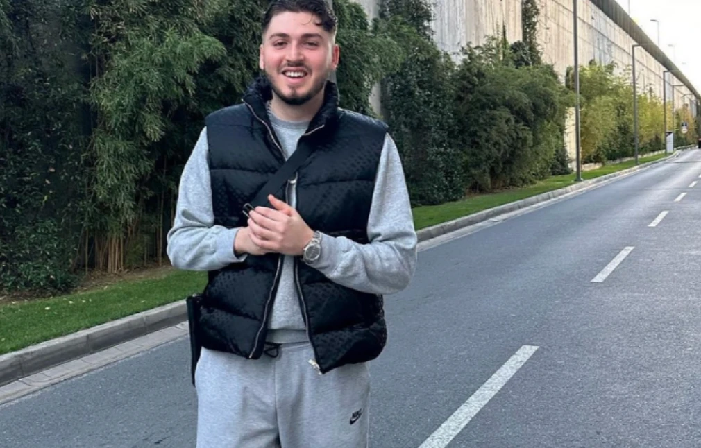 Blok3 kahvede kağıt oynarken görüntülendi! Milyonluk konserler iptal edildi, keyifler yerinde! 7 Ekran Resmi 2025 12 08 22.48.48