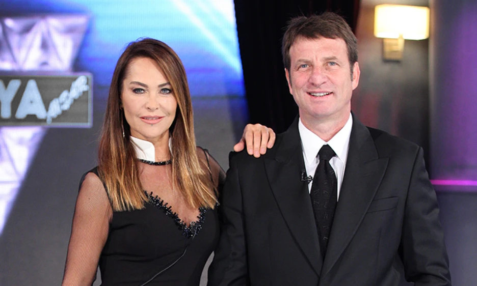 Kaya Çilingiroğlu yeni aşkıyla ödül töreninde! 25 yaş küçük sevgilisini gören herkes kızı Zehra’ya benzetti! 7 Ekran Resmi 2025 12 09 20.45.49