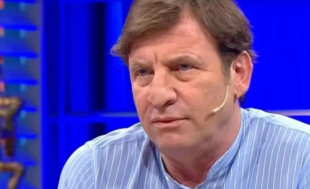 Kaya Çilingiroğlu yeni aşkıyla ödül töreninde! 25 yaş küçük sevgilisini gören herkes kızı Zehra’ya benzetti! 9 Ekran Resmi 2025 12 09 20.47.29