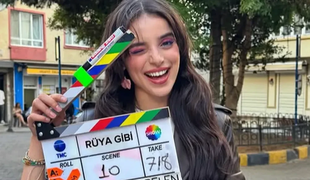 Rüya Gibi dizisinin Sezen’i kim, gerçekte adı ne? Diziden önce de milyonlar takip ediyordu, meğer fenomenmiş! 4 Ekran Resmi 2025 12 10 00.49.29