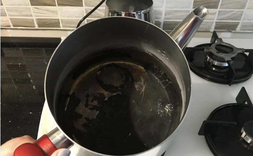 Yanmış tencere tava ve çaydanlığı kurtaran formül! Karışımı hazırlaması 5 dakika 5 Ekran Resmi 2025 12 12 18.12.41