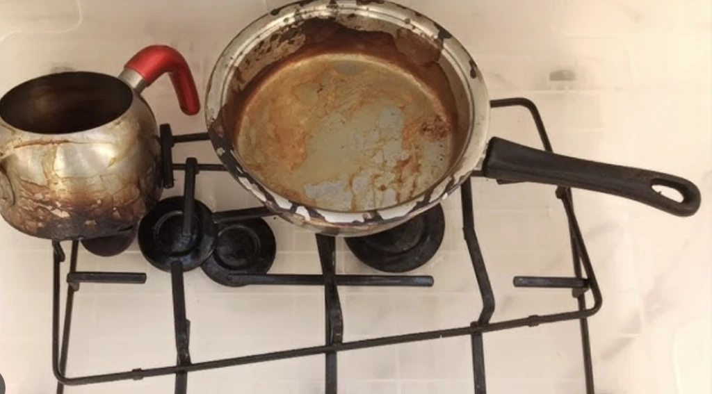 Yanmış tencere tava ve çaydanlığı kurtaran formül! Karışımı hazırlaması 5 dakika 6 Ekran Resmi 2025 12 12 18.13.10