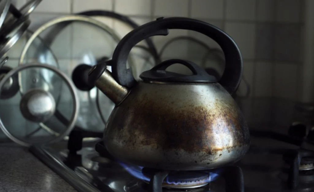 Yanmış tencere tava ve çaydanlığı kurtaran formül! Karışımı hazırlaması 5 dakika 7 Ekran Resmi 2025 12 12 18.13.19