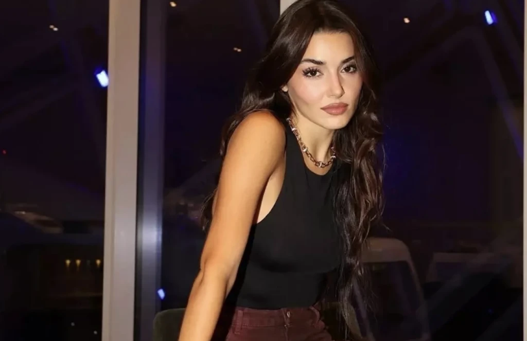 Hande Erçel yapımcı Onur Güvenatam'la aşk yaşadığı iddialarına cevap verdi! 4 Ekran Resmi 2025 12 13 08.21.39