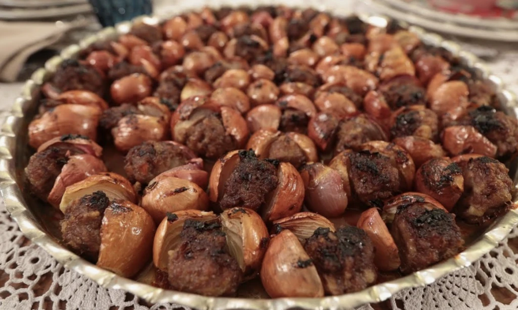 MasterChef All Star'da yapıldı soğan sevenler bu tarife bayılacak! Misafirlere şov yapacağınız enfes kebap tarifi 4 Ekran Resmi 2025 12 15 15.40.57