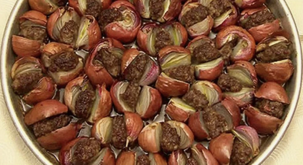 MasterChef All Star'da yapıldı soğan sevenler bu tarife bayılacak! Misafirlere şov yapacağınız enfes kebap tarifi 8 Ekran Resmi 2025 12 15 15.41.34