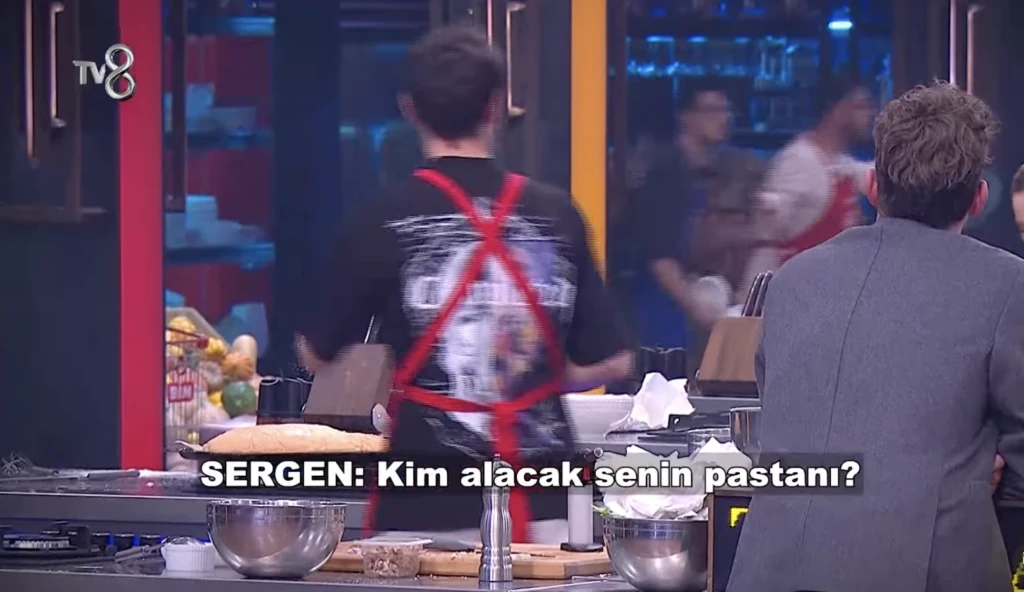 MasterChef All Star'da Erim hazırladığı tatlı kaybolunca sinir krizi geçirdi! Sosyal medyada capsler havada uçuştu! 5 Ekran Resmi 2025 12 17 14.03.53