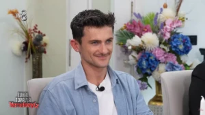 Zuhal Topal'la Yemekteyiz Ergün Özünlü kimdir, kaç yaşında? Yemekteyiz Ergün Özünlü ne iş yapıyor? 8 Ekran goruntusu 2025 11 04 112534