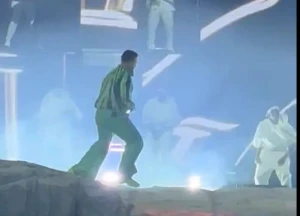 Lvbel C5'in İstanbul konseri karıştı! Live in Arena'da sahneye atlayan hayran alevler içinde kaldı 5 Ekran goruntusu 2025 11 30 144503