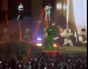 Lvbel C5'in İstanbul konseri karıştı! Live in Arena'da sahneye atlayan hayran alevler içinde kaldı 7 Ekran goruntusu 2025 11 30 144517