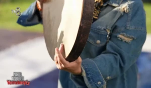 Yemekteyiz Zahra Hanım kimdir, kaç yaşında? Sokak sanatçısı Zahra Yemekteyiz'e sesiyle damga vurdu! 8 Ekran goruntusu 2025 12 01 181202