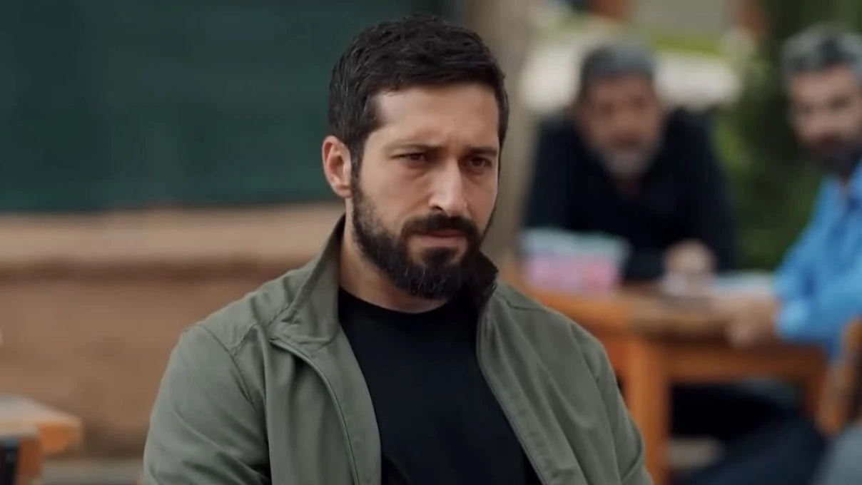 Emre Bulut kimdir kaç yaşında? Emre Bulut nerelerde oynadı?