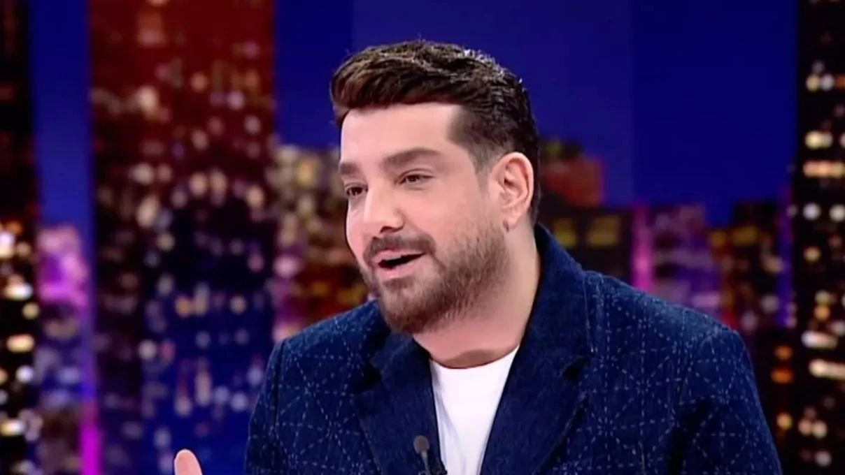 Enis Arikan protez sacini cikardi Iste dogal hali