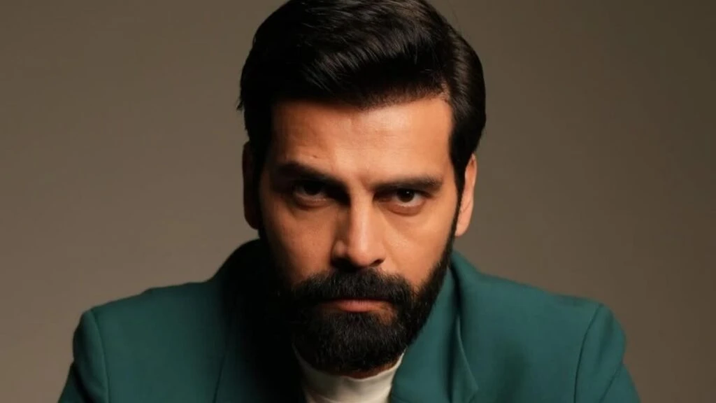 Oyuncu Erkan Meriç sevgilisi Yağmur Öztürk’e evlilik teklifi etti! 