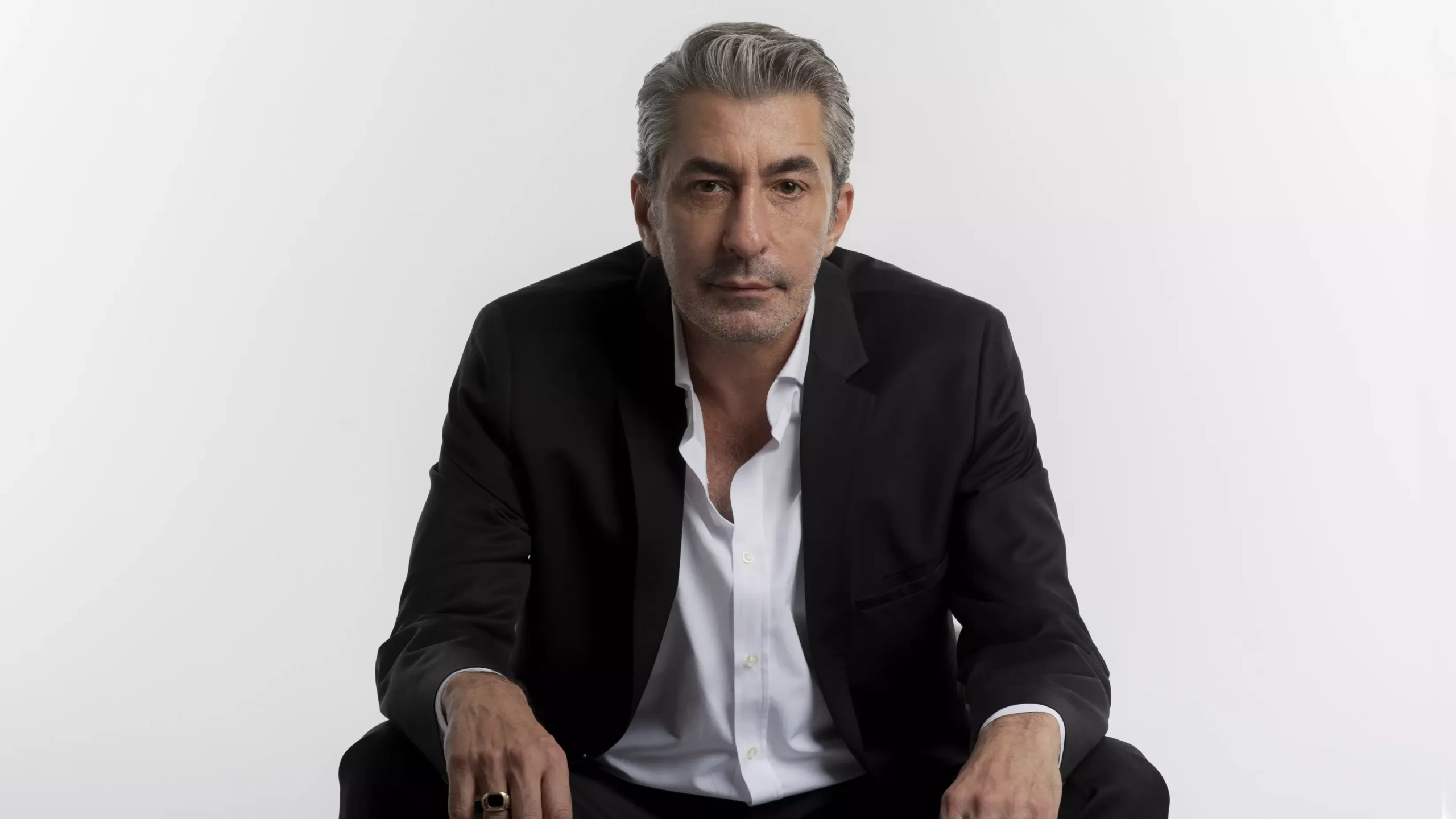 Erkan Petekkaya yıllar sonra annesiyle ilgili konuştu! Canlı yayında zor anlar yaşadı 4 Erkan Petekkaya 1 1 scaled