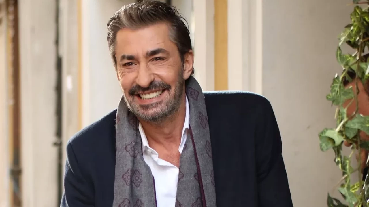Erkan Petekkaya yıllar sonra annesiyle ilgili konuştu! Canlı yayında zor anlar yaşadı 6 Erkan Petekkaya 4 1