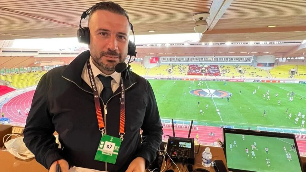 Spor yorumcusu Ertem Şener annesini son yolculuğuna uğurladı!