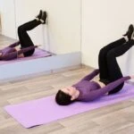 Evde yapilan duvar pilatesi Durusunuzu diklestirir