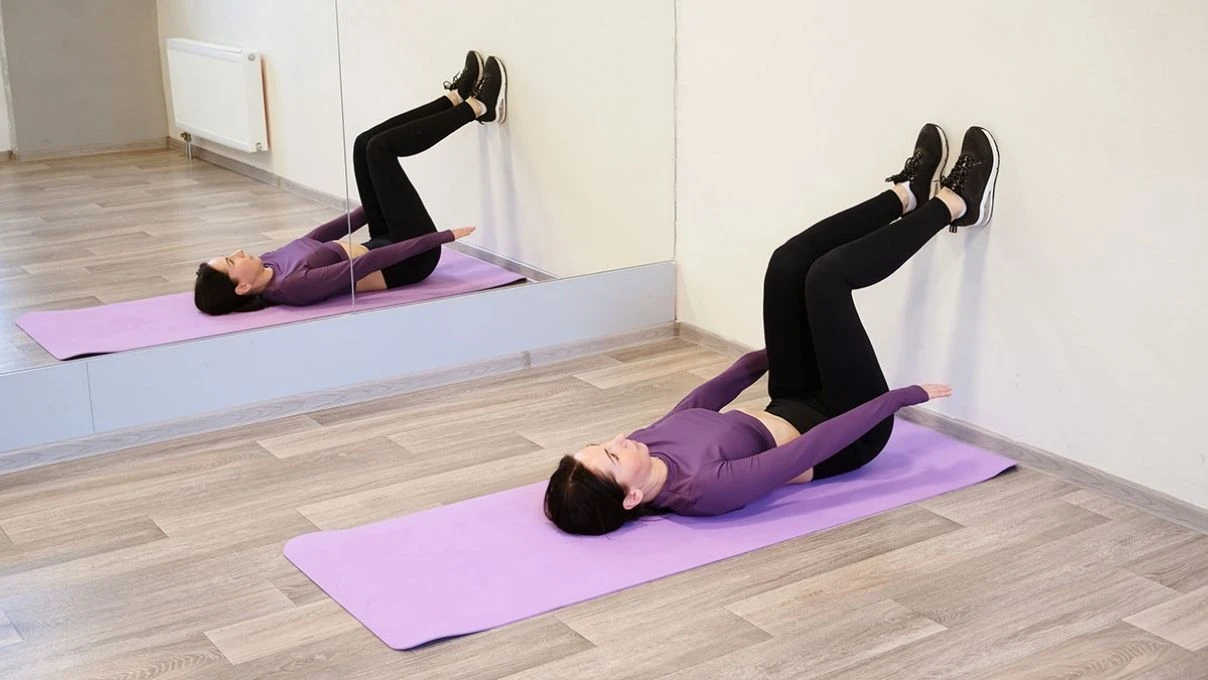 Evde yapılan duvar pilatesi! Duruşunuzu dikleştirir 9 Evde yapilan duvar pilatesi Durusunuzu diklestirir