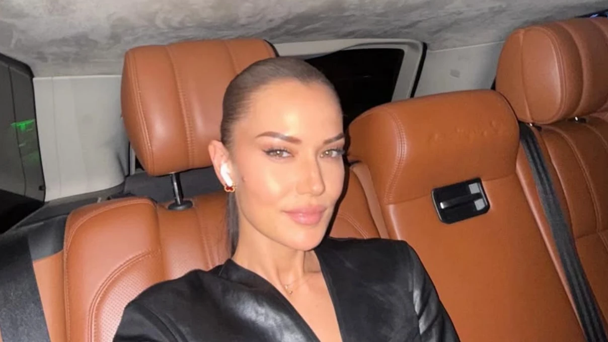 Fahriye Evcen’in yeni projesi belli oldu! Uğultulu Tepeler’den teklif geldi 4 Fahriye Evcen 1 1