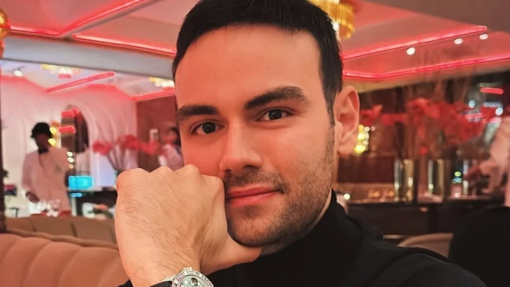 Oyuncu Esra Bilgiç ile aşk yaşayan Faruk Sabancı’dan şaşırtan evlilik açıklaması!