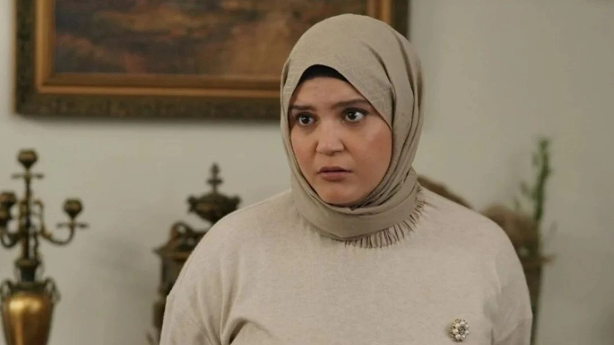 Kızılcık Şerbeti’nin Nilay’ı Feyza Civelek’ten anlamlı hareket! Türk Böbrek Vakfı Diyaliz Merkezi'ni ziyaret etti