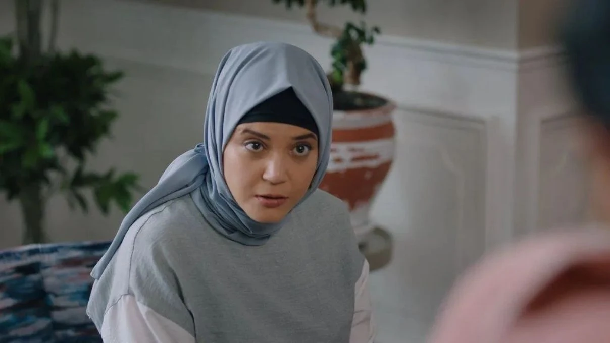 Kızılcık Şerbeti’nin Nilay’ı Feyza Civelek’ten anlamlı hareket! Türk Böbrek Vakfı Diyaliz Merkezi'ni ziyaret etti