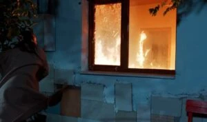 Güller ve Günahlar 7. bölüm Kader alevlerin ortasında! Zeynep, Kader'i kurtaracak mı? 7 GULLER VE GUNAHLAR 1 3 768x453 1