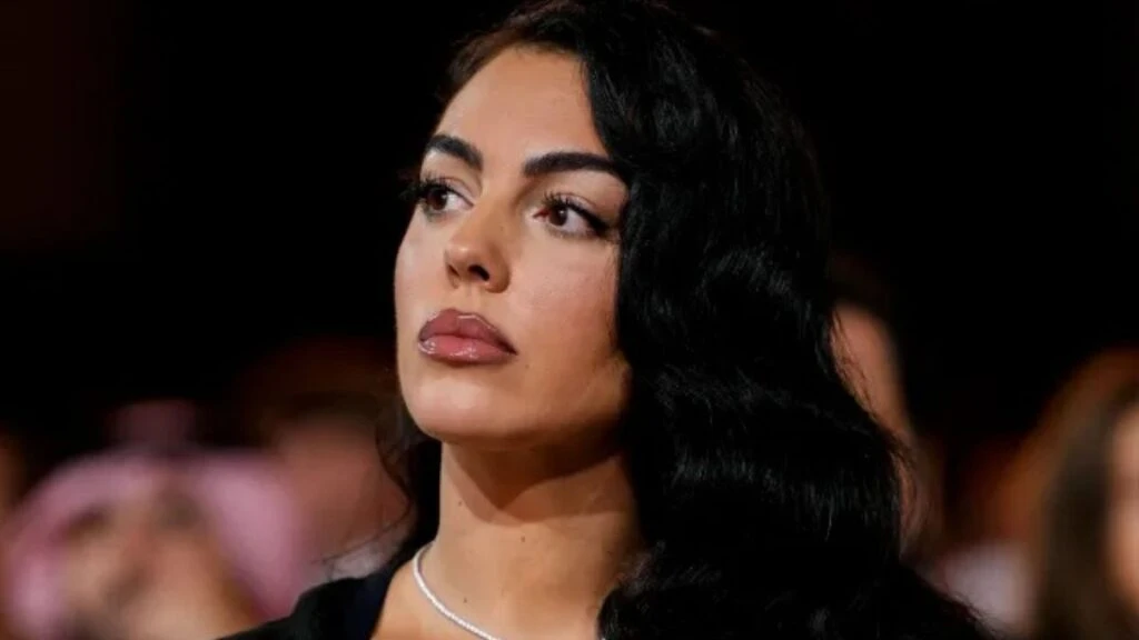 Georgina Rodriguez Venedik Film Festivali’nde devasa nişan yüzüğüyle gösteriş yaptı!