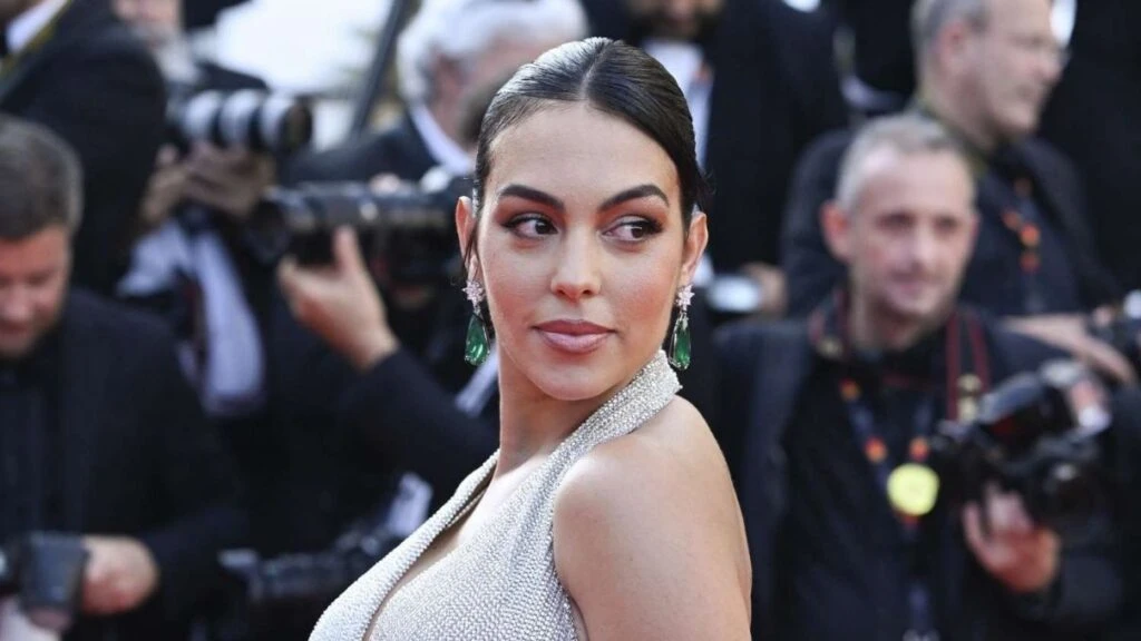 Georgina Rodriguez Venedik Film Festivali’nde devasa nişan yüzüğüyle gösteriş yaptı!