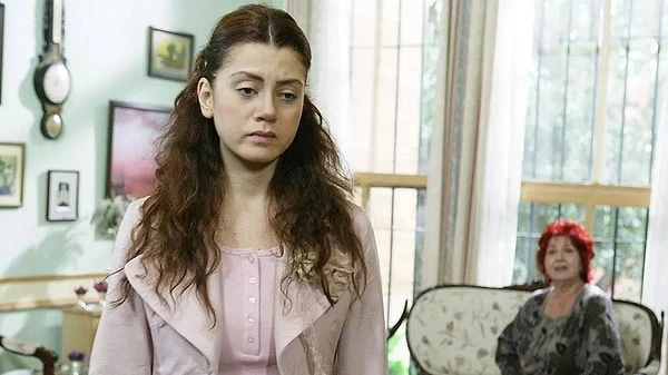 Yaprak Dökümü’nün Leyla’sı Gökçe Bahadır Halil Ergün’ü yalanladı! Şoke eden bir cevap geldi 6 Gokce Bahadir 2 1