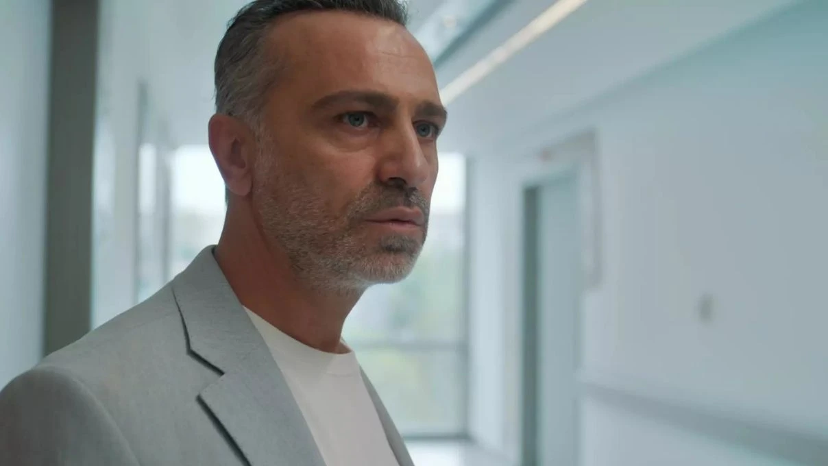 Güller ve Günahlar dizisinin 5. bölümünde neler oldu? Berrak ve Serhat günler sonra yüzleşti! 6 Güller ve Günahlar dizisinin 5. bölümünde neler oldu? Berrak ve Serhat günler sonra yüzleşti!